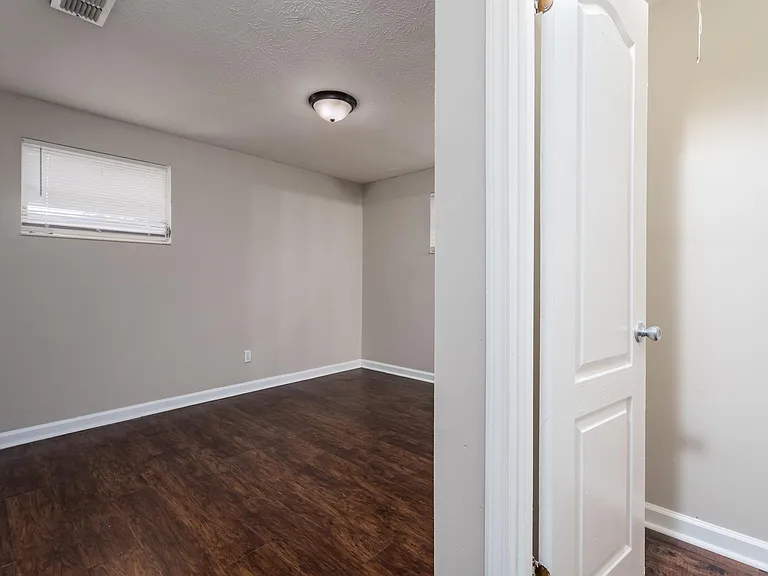 385 Dunwoodie Rd — Photo 11