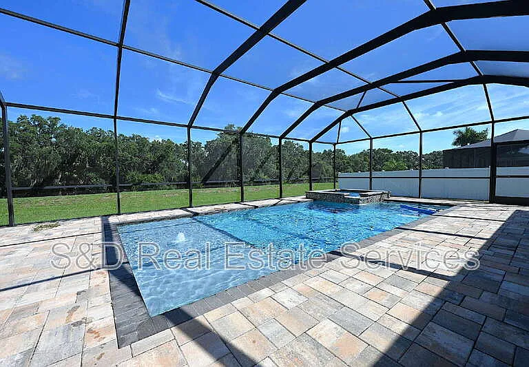 299 Travelers Creek Dr — Photo 2