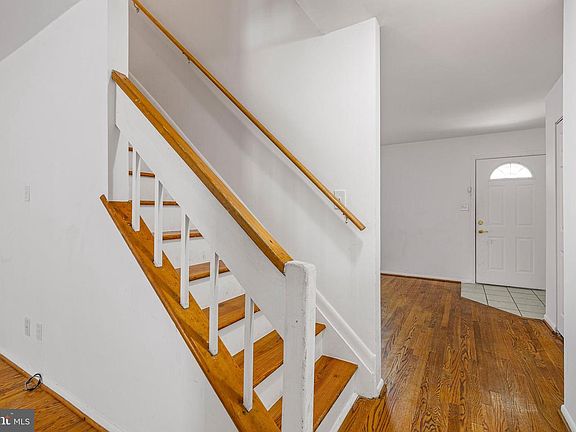 3rd image of 323 E Edgewater Way