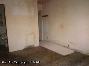 4th image of 2163 Lakeside Dr