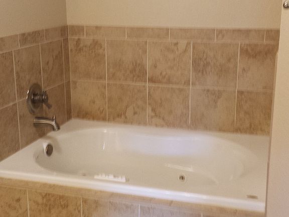 Jetted tub