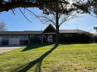 901 Sioux Ln, North Platte, NE 69101