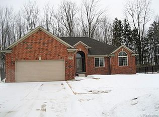 21737 Pine Cone Dr, Macomb, MI 48042