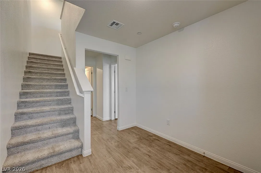 3 bed, 2.5 bath, 1373 sqft, $2,150 — Photo 4