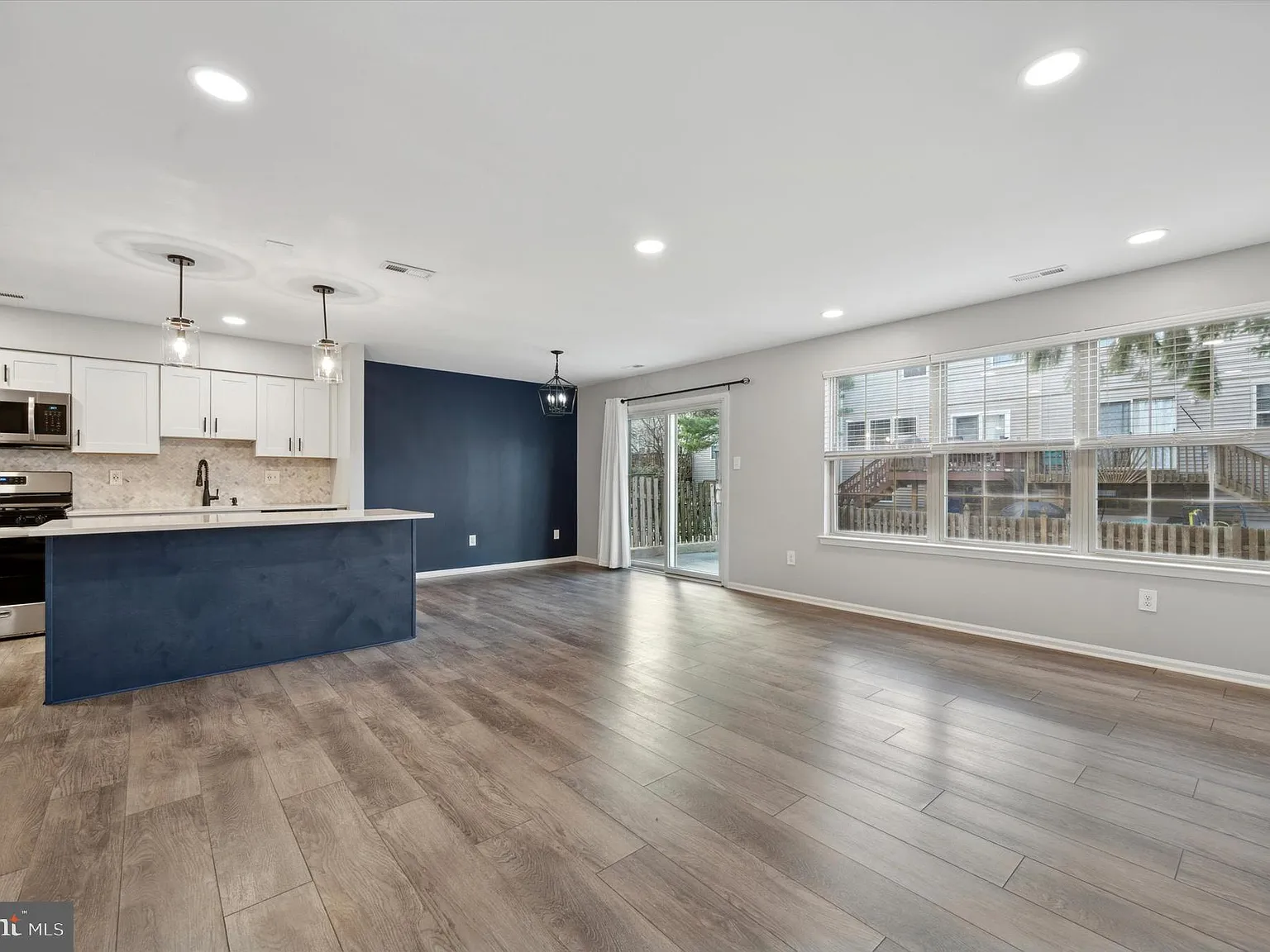 3 bed, 2.5 bath, 1476 sqft, $3,000 — Photo 2