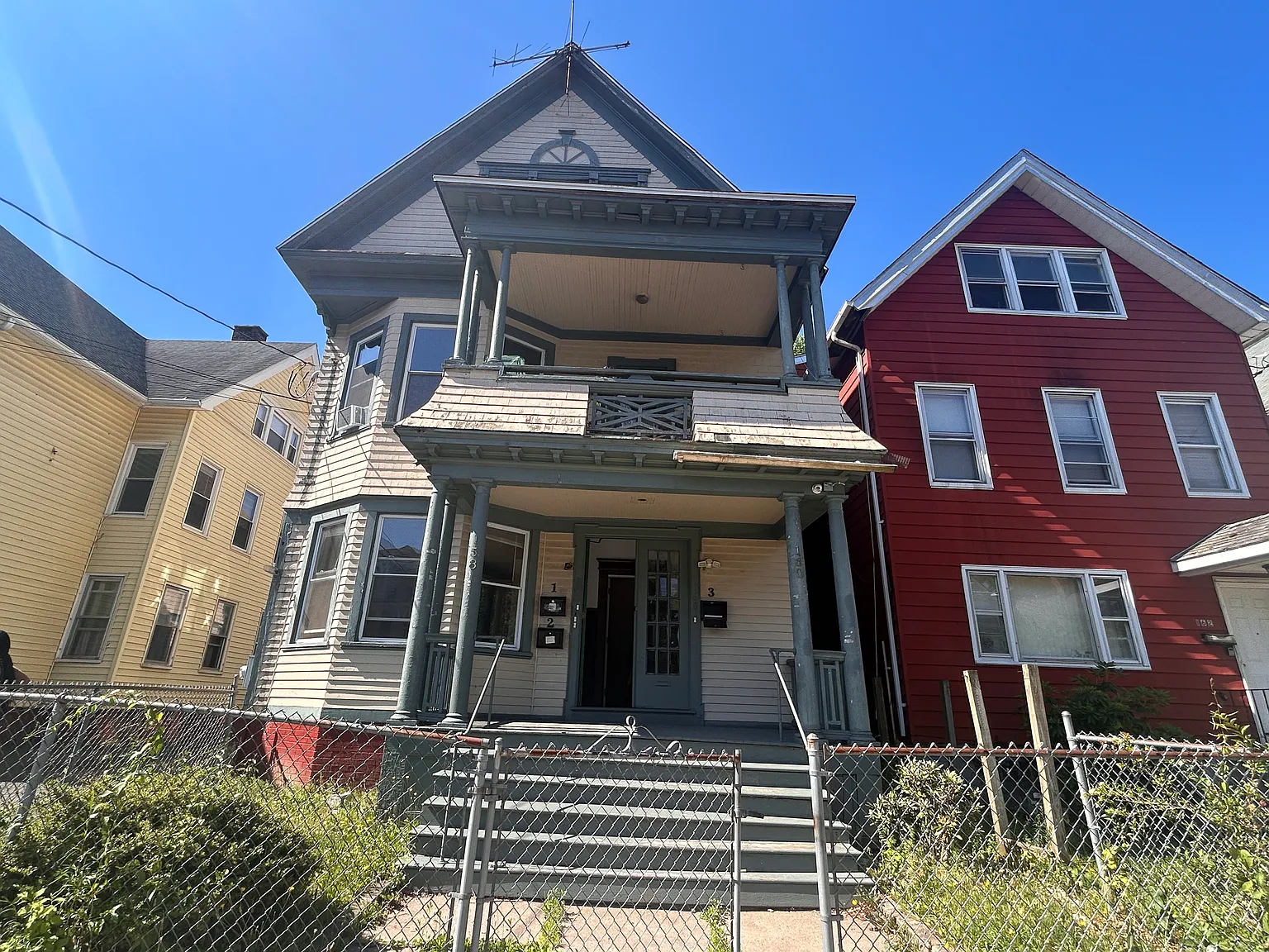 3 bed, 1200 sqft, $2,000 — Photo 1