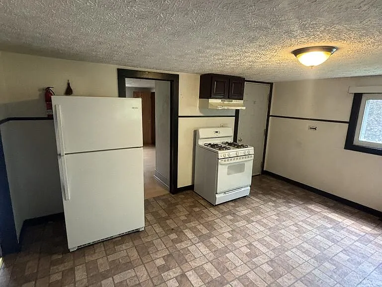 56 Pieri Ln — Photo 2