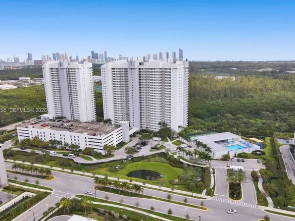 15051 Royal Oaks Ln APT 2403, North Miami, FL 33181