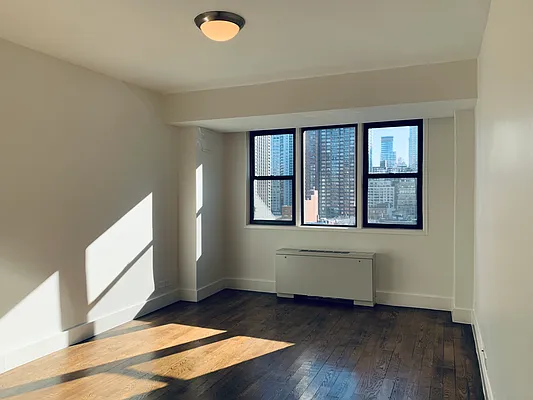 Rented by Oxford Property Group | media 32