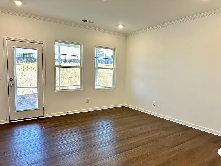10040 Regal Dr — Photo 17