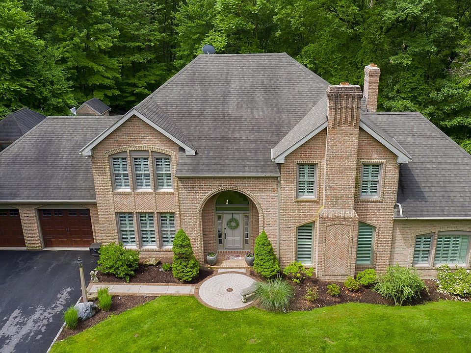 2nd image of 204 Magnolia Dr