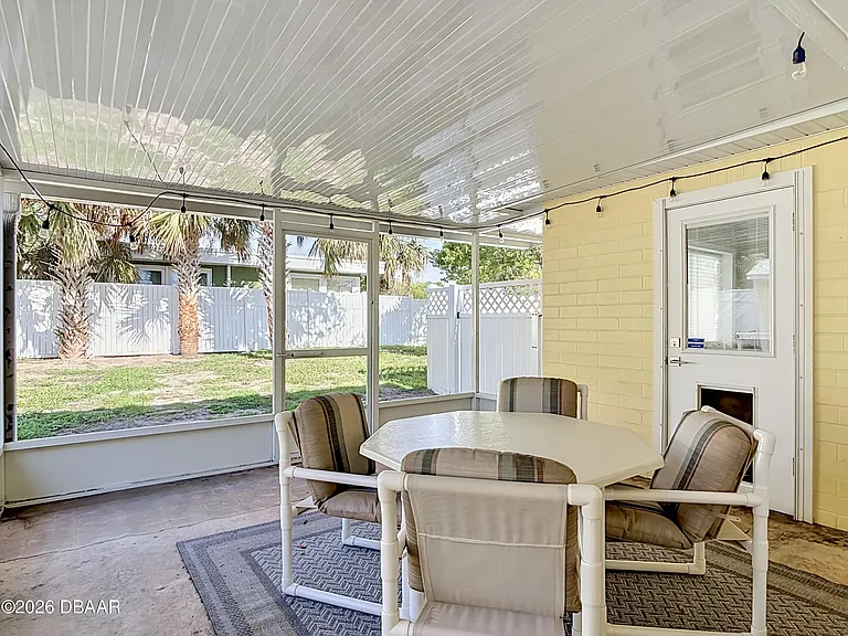 1621 N Oleander Ave — Photo 42
