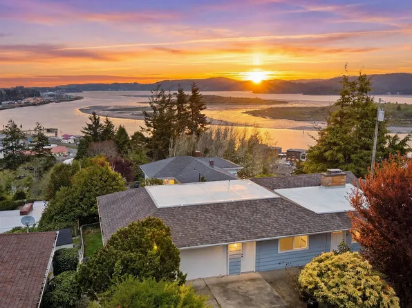 546 W Fir Ave, Coos Bay, OR 97420