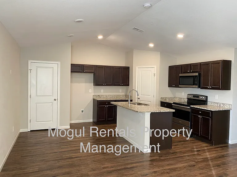 6918 N Hydraulic Ave #1 — Photo 2