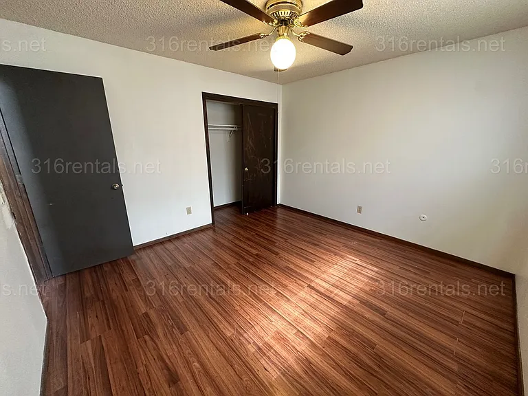 333 E Marion Ct — Photo 6