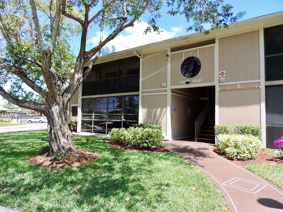 Condo entrance (left bottom)