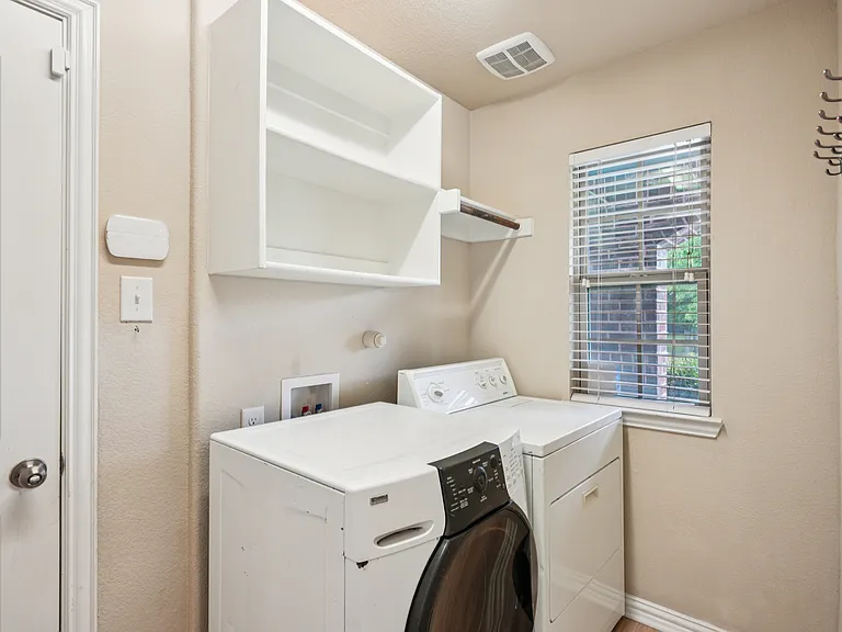 15937 Alvarado Dr — Photo 18