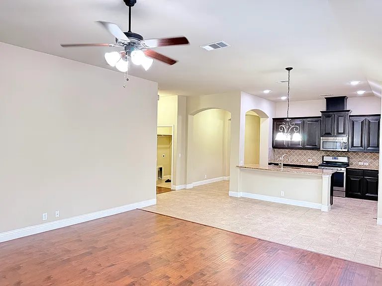 1114 Haskell Dr — Photo 10