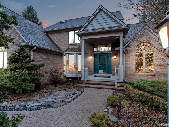 876 Andover Dr, Northville, MI 48167