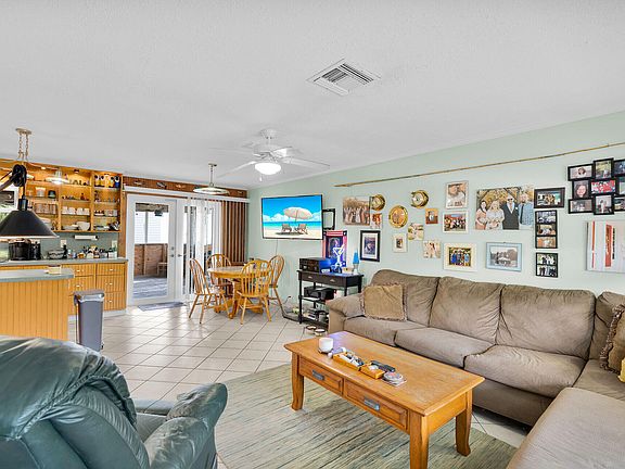 5th image of 213 Parrish Dr