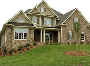 393 Della Walk Ct, Lilburn, GA 30047