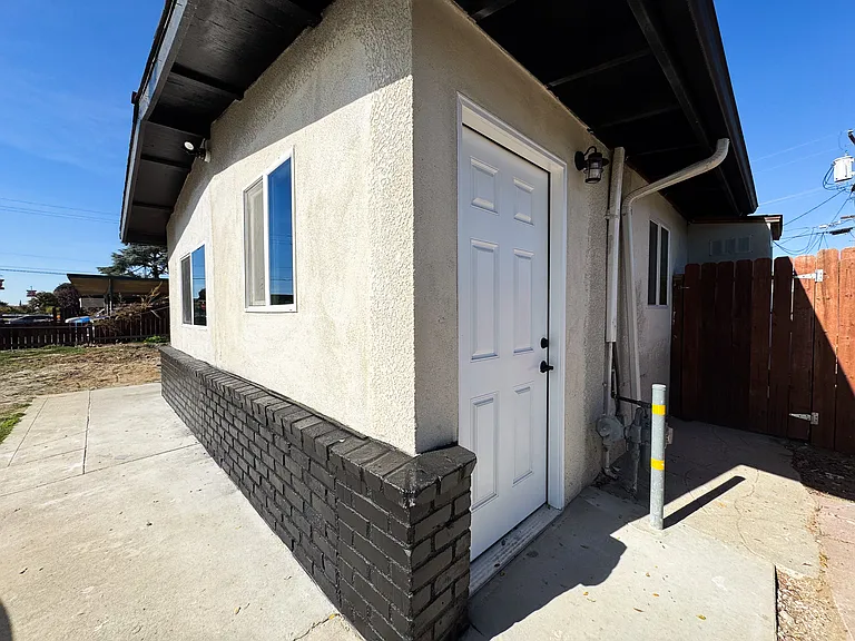 25 Pico Ave #B — Photo 36
