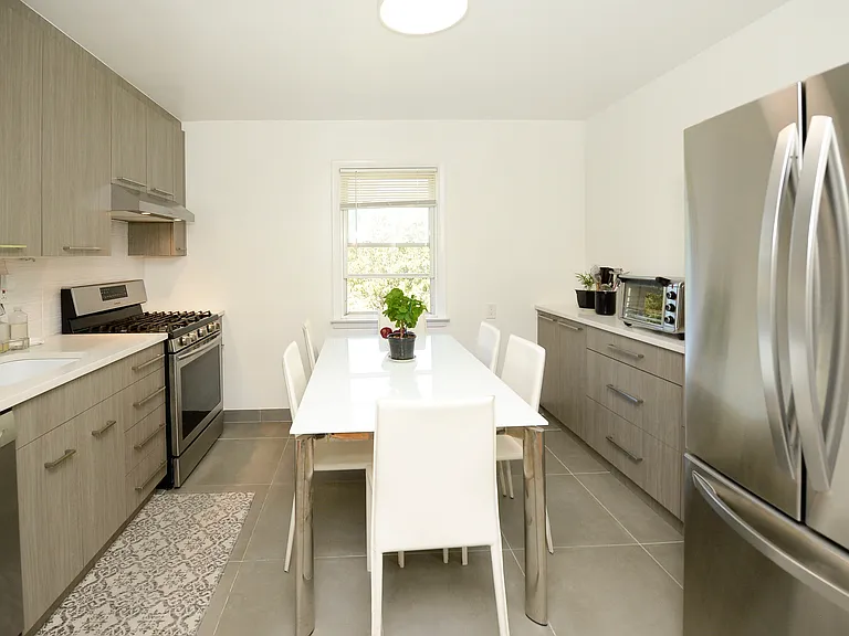 16 Plaza Rd #B — Photo 2