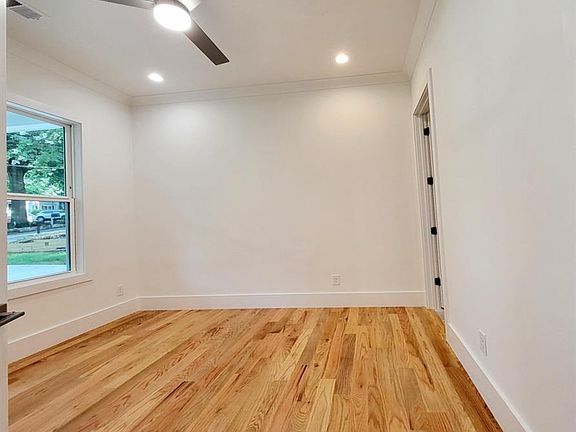 5th image of 1095 Janes Ln NE