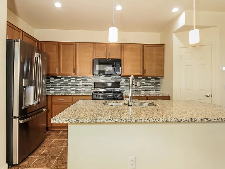 3815 S 58th Ln — Photo 7