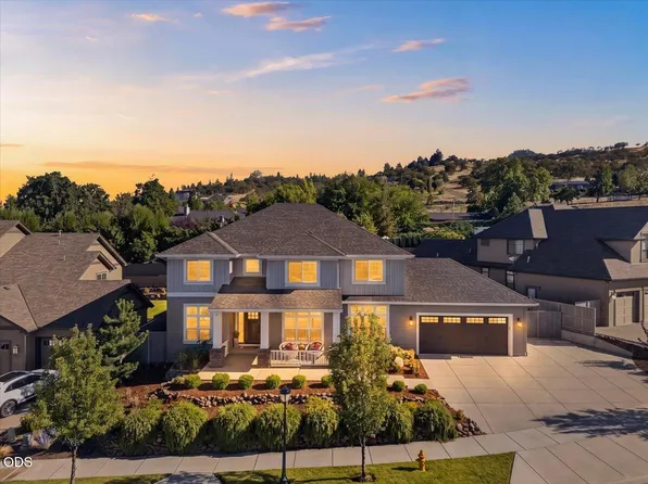 4048 Fieldbrook Ave, Medford, OR 97504