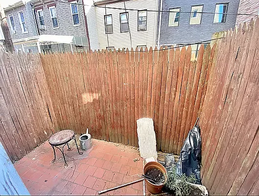 Rented by MySpaceNYC | media 19