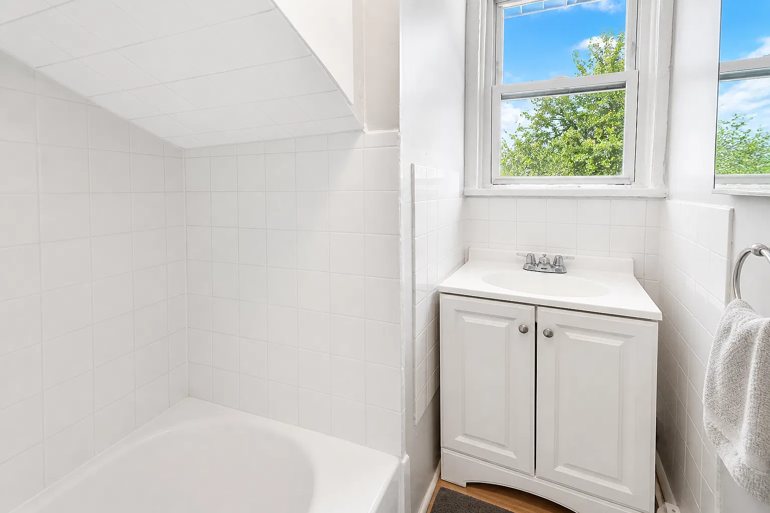 3 bed, $1,950 — Photo 2