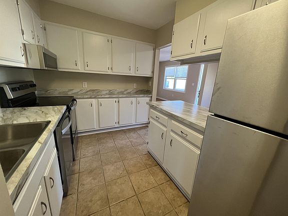 4th image of 907 Hillwood Dr #B