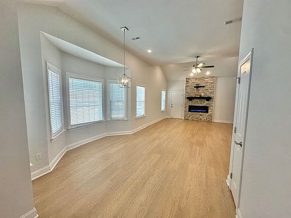 5th image of 410 Taylor Pl