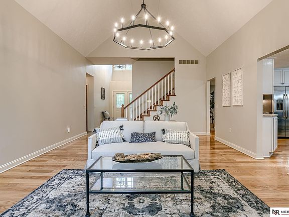 2nd image of 8811 Oakmont Dr