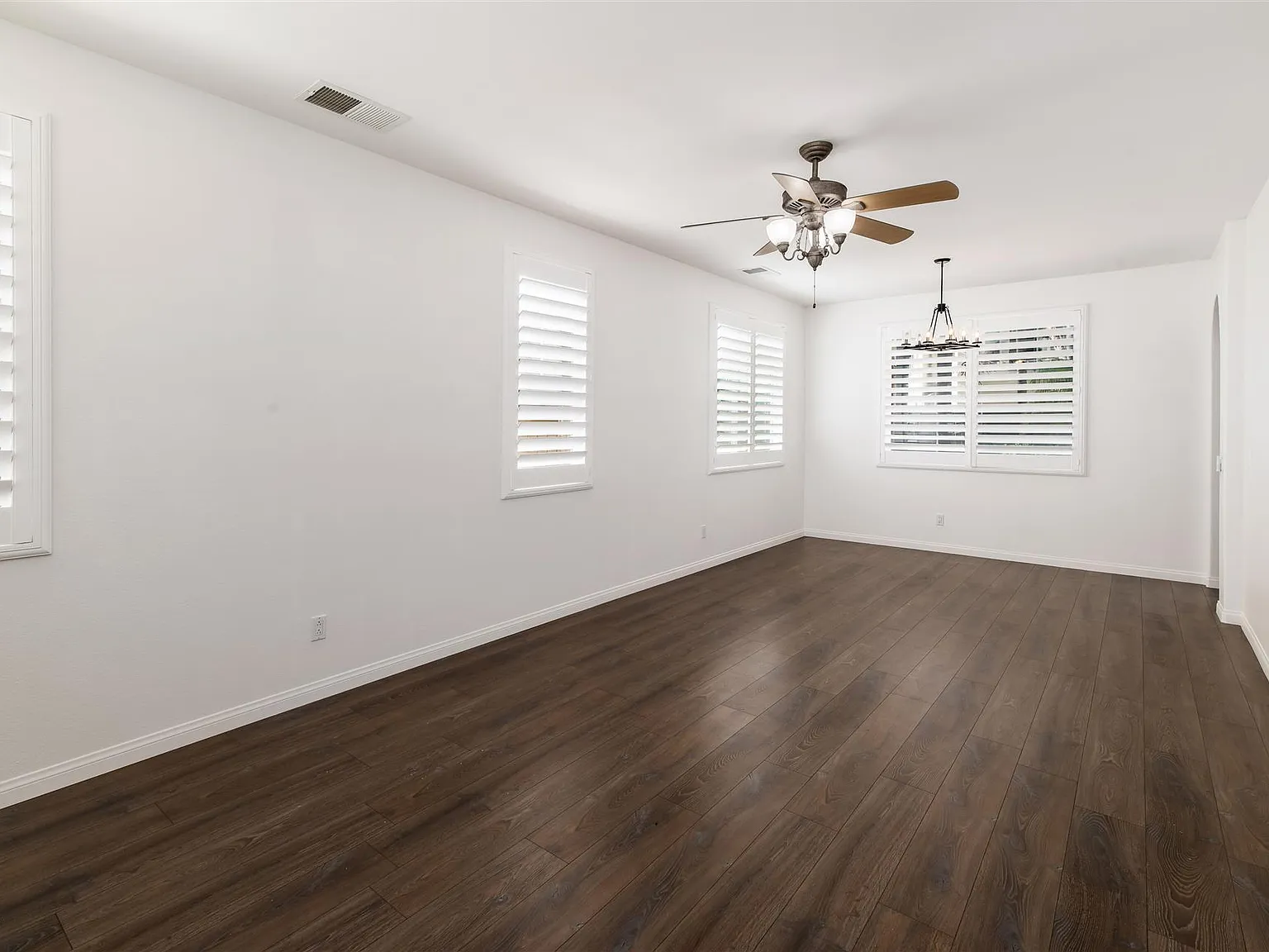 3 bed, 2.5 bath, 1970 sqft, $5,320 — Photo 2