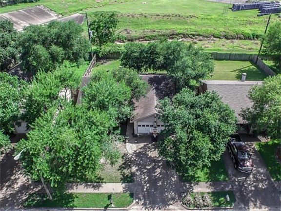 3rd image of 17815 Glenmorris Dr