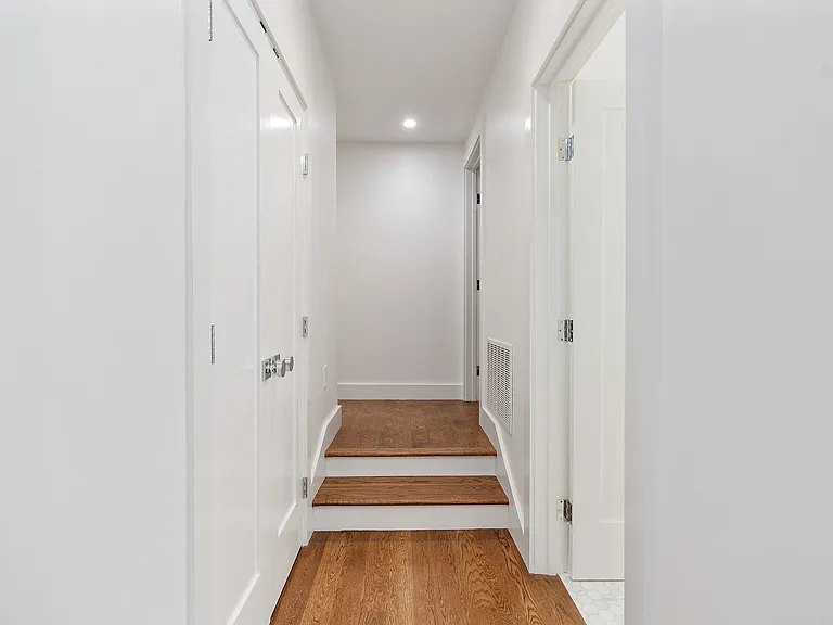 547 Union St — Photo 36