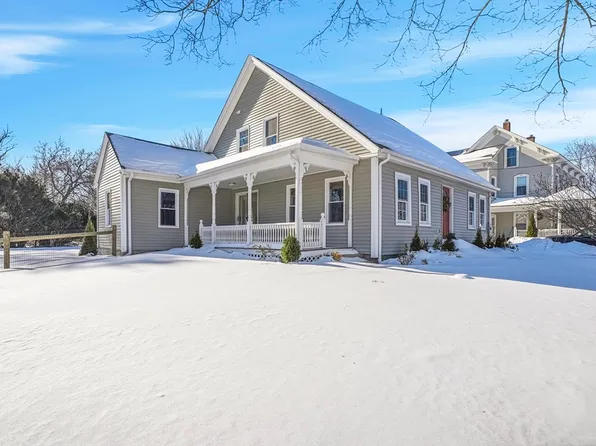 26 Maple St, Mendon, MA 01756
