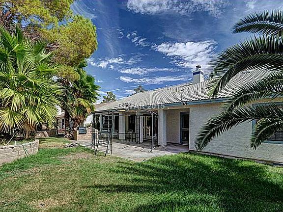 3rd image of 5501 Singing Hills Dr