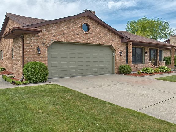 4th image of 759 Pilgrim Dr E