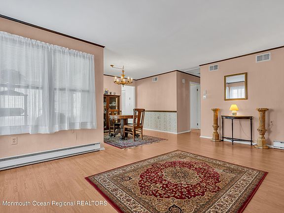 2nd image of 73 Buckingham Drive N