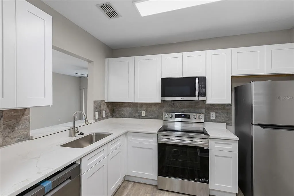 3 bed, 2.0 bath, 1200 sqft, $1,875 — Photo 2