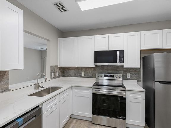2nd image of 522 Villa Del Sol Cir APT 201