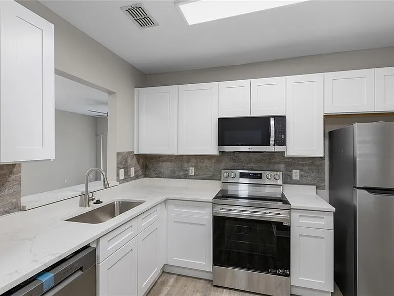 522 Villa Del Sol Cir #201 — Photo 2