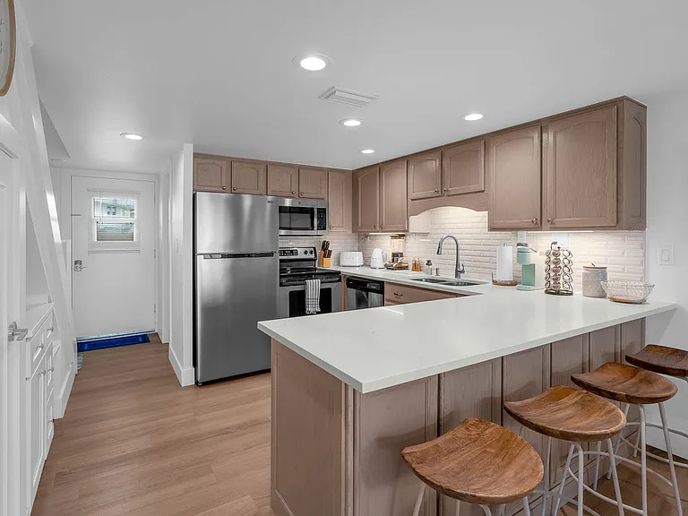 4831 Saxon Dr #205 — Photo 22