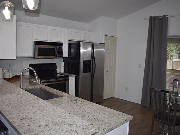 2nd image of 123 Holloway Ct