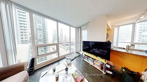 16 Yonge St Photo 1