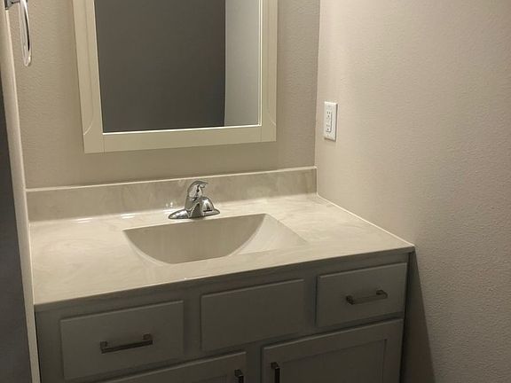 4th image of 1039-1041 7th Ave S #1039