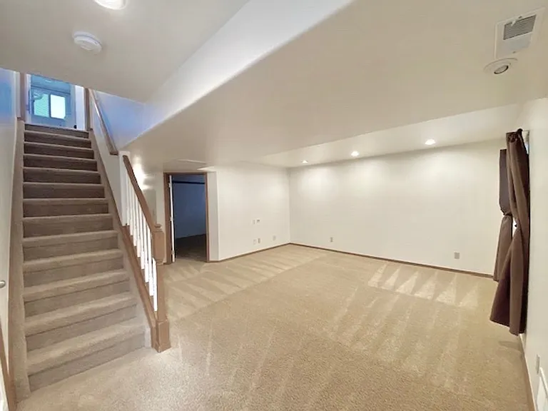 8065 Vectra Dr — Photo 42